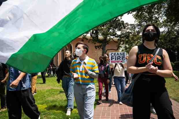 Pro-Palestinian students and non-students take over Alumni Park at USC...