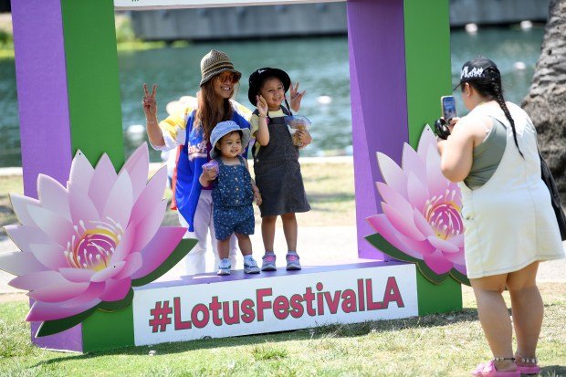 Bella Martin poses with her granddaughters at the 43rd Los...