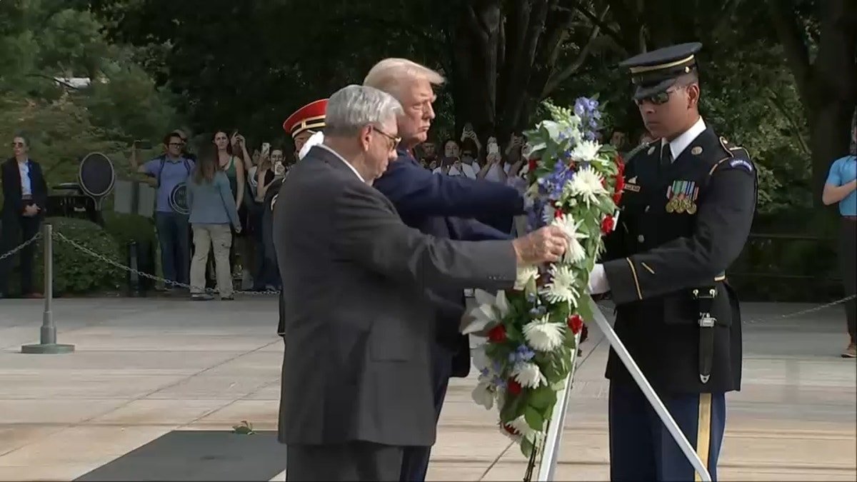 Trump lays a wreath at Arlington National Cemetery