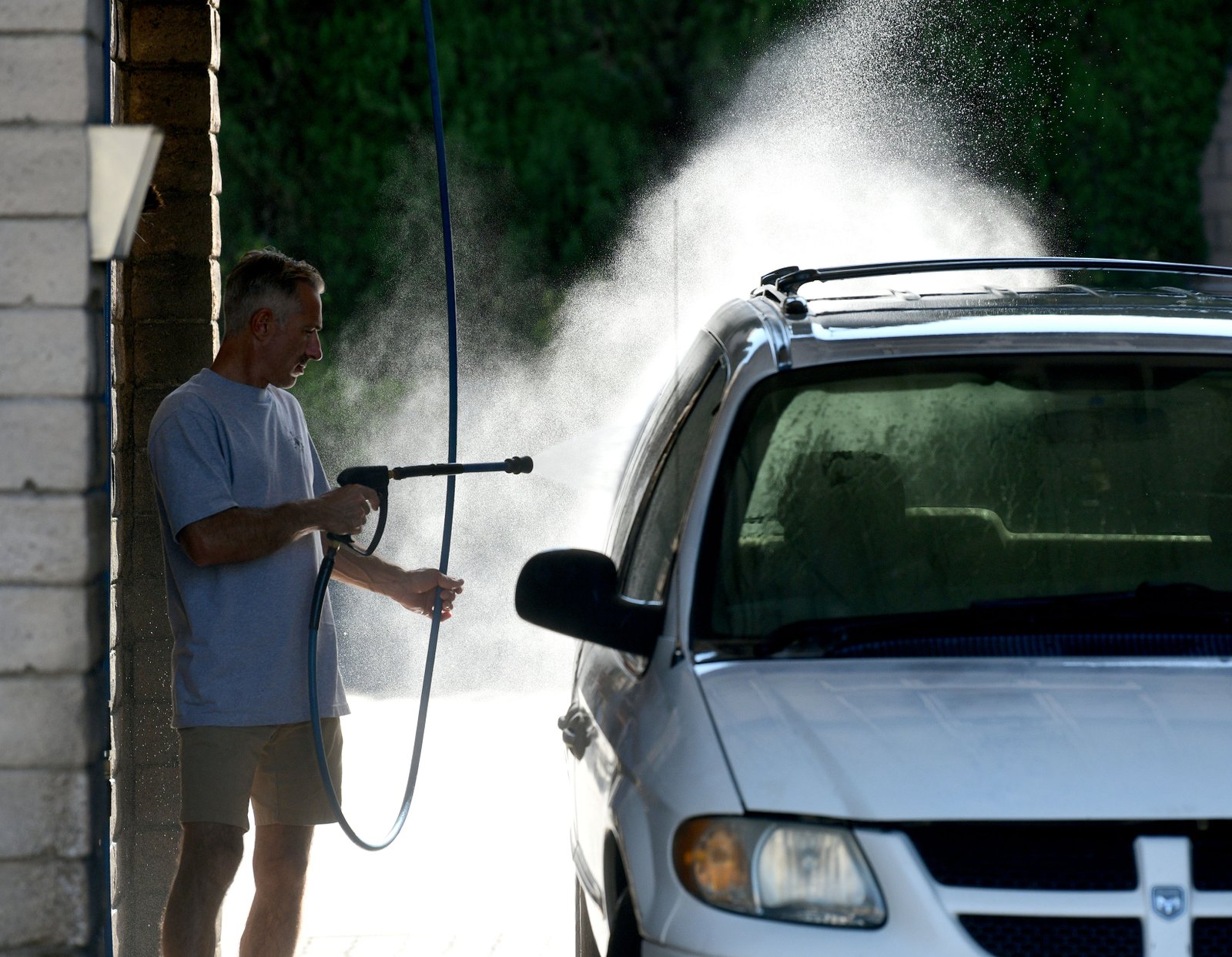 Xavier Perez enjoys the cold water spray at the Car...